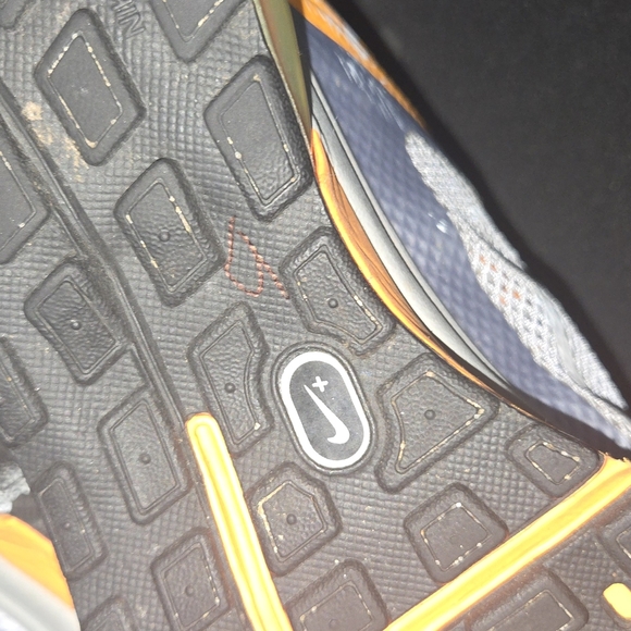 Nike Size 9 Gray and Orange Athletic Shoes Max AIR - Picture 7 of 8